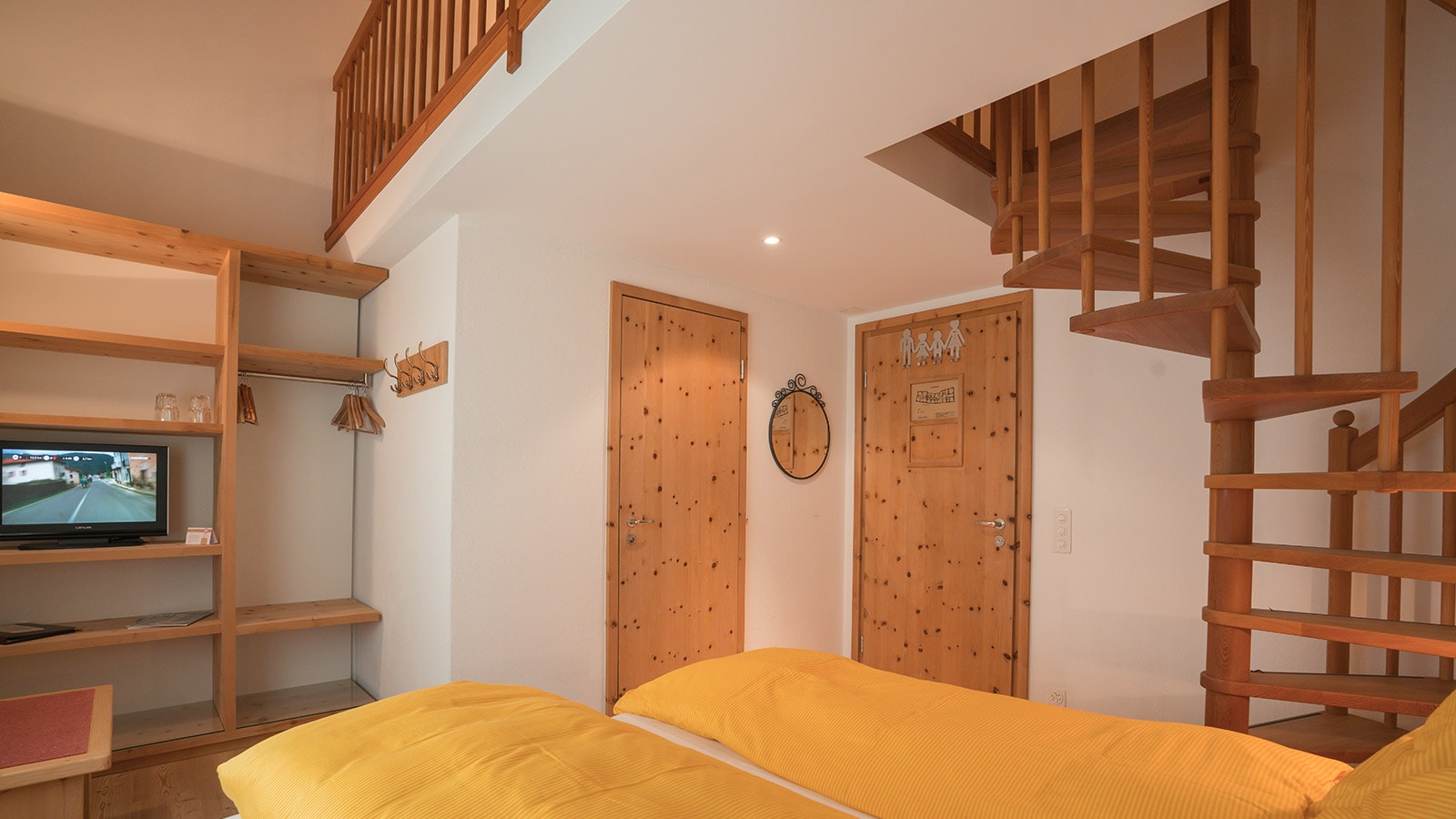4/3-bed family room