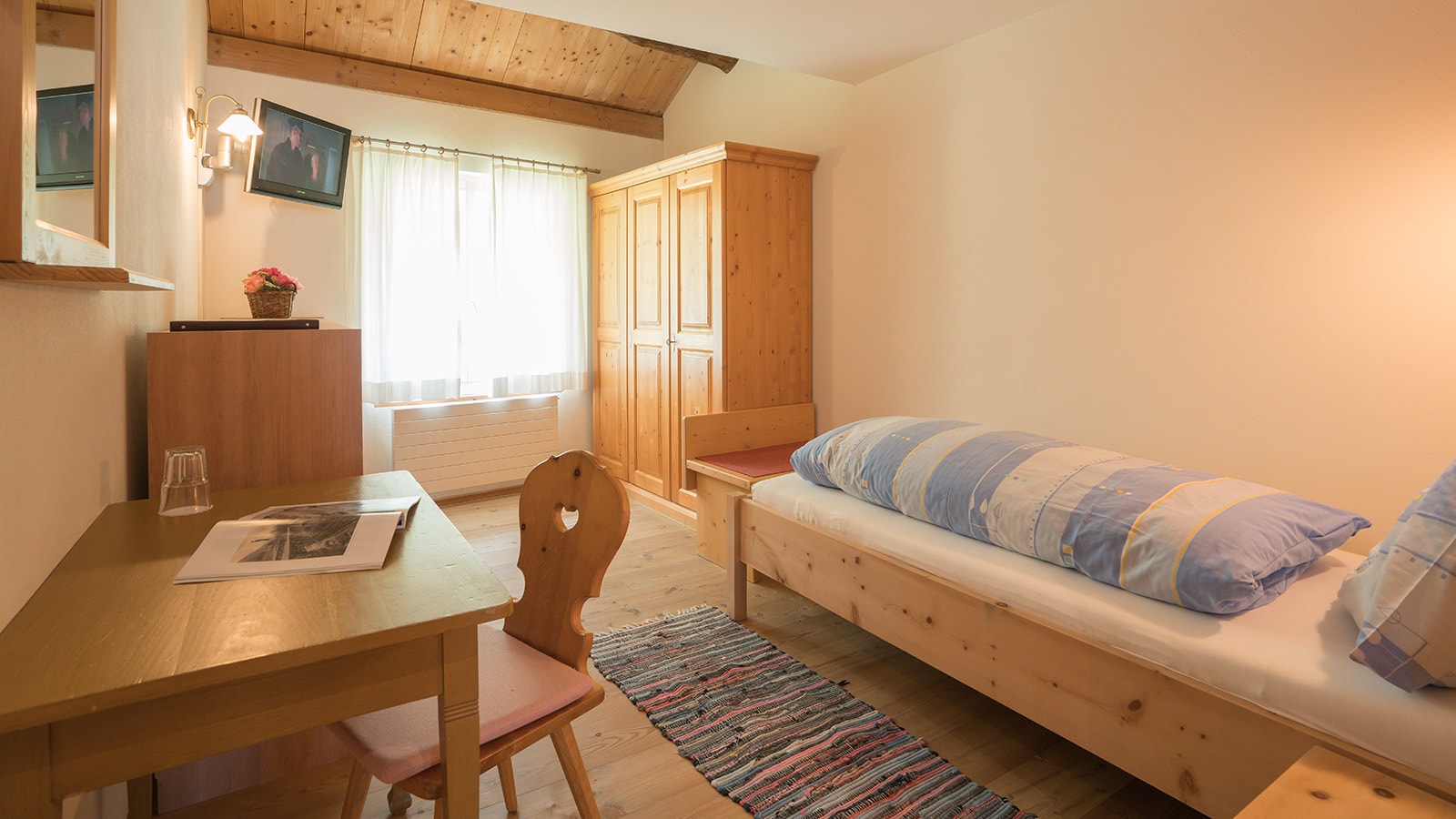 Classic single room